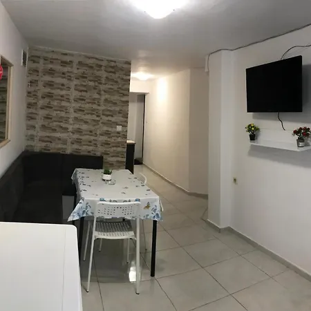 за възраждане Lägenhet *