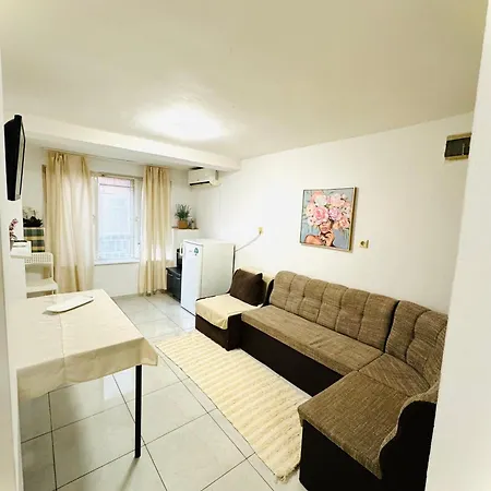 за възраждане Lägenhet *